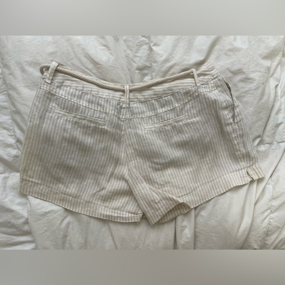 Cynthia Rowley Wonen's Linen Shorts - Picture 2 of 3